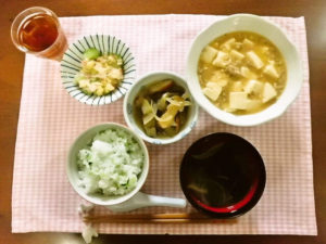 2016年11月10日の献立,ひつじ雲の献立:麻婆豆腐 みぞれ和え 茄子の煮物 ごはん わかめスープ (ジャムフレンチ)